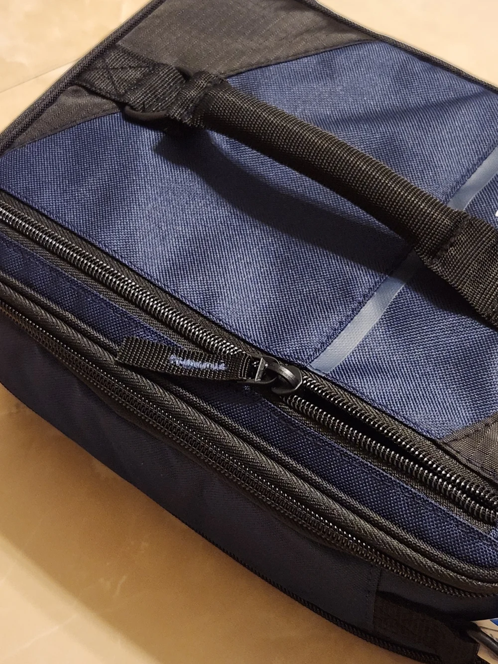 Columbia black expandable